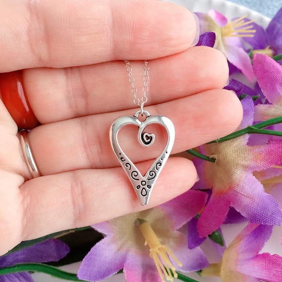 🌹Silver Heart Necklace 📿 ❤️ 🌹 - Picture 5 of 6